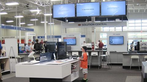 Best Buy Geek Squad 'Solution Central' Island