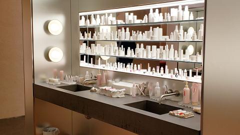 Glossier Wet Counter