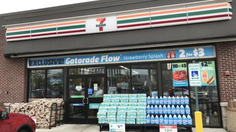 Gatorade Flow 'Strawberry Splash' 7-Eleven Storefront Banner