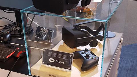 Best Buy Oculus Rift Glass Display Case