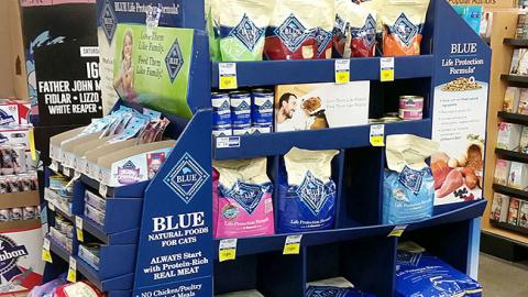 Blue Buffalo 'Natural Foods for Cats' Pallet Display