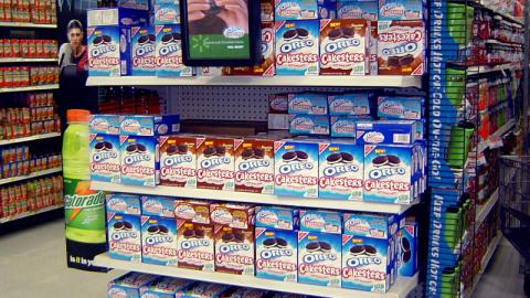 Oreo Cakesters Wal-Mart TV Display