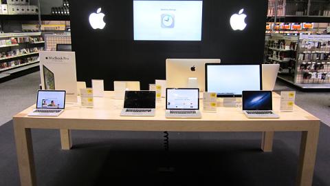 Best Buy Apple Illuminated Table Display