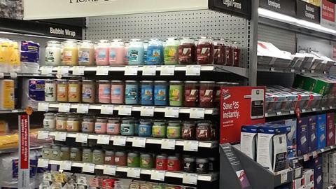 Staples Yankee Candle 'Holiday Deals' Endcap